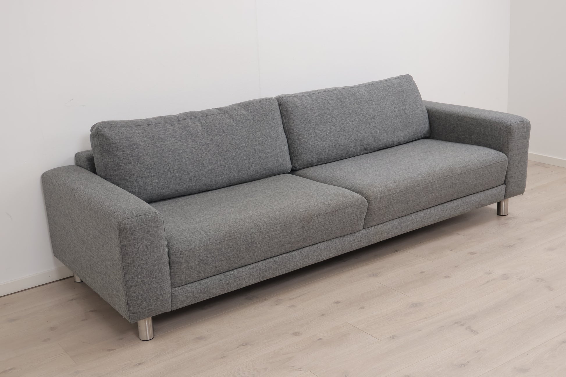 Nyrenset | Grå 3-seter sofa