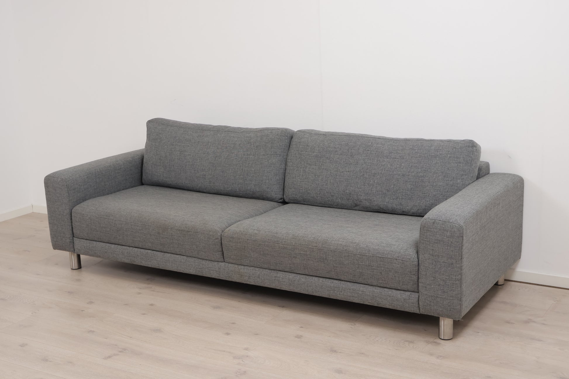 Nyrenset | Grå 3-seter sofa