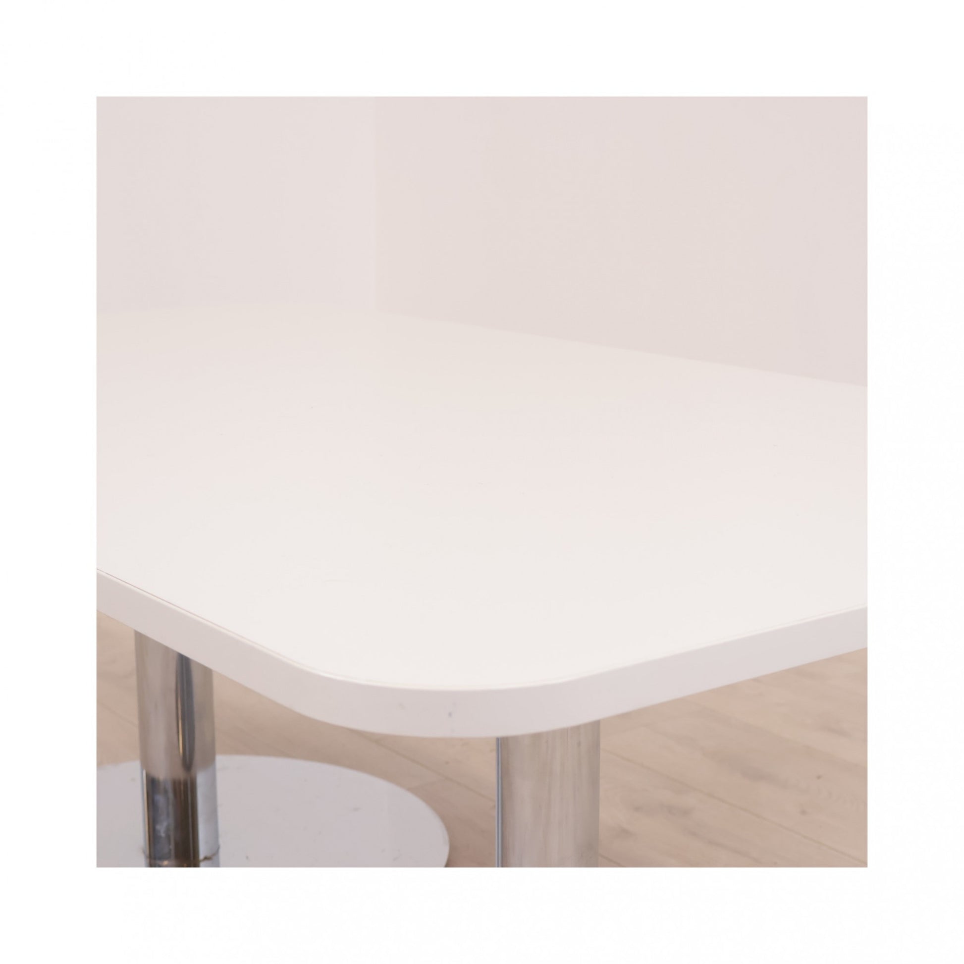 Kvalitetssikret | Sofistikert Martela Loungebord i fargen hvit