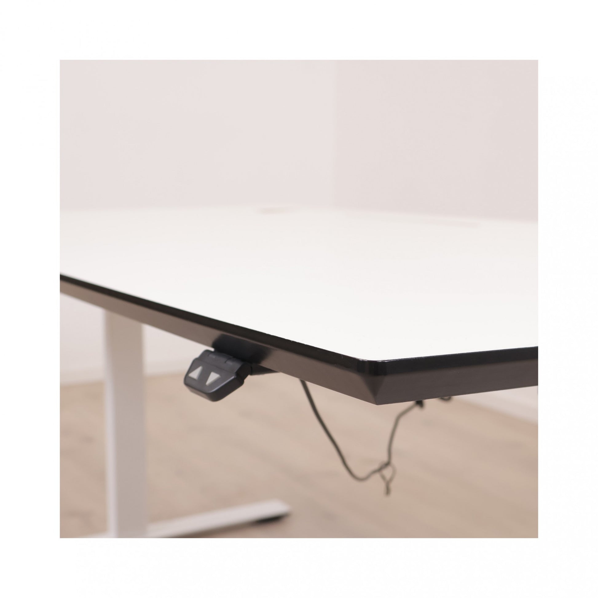 170x90 cm, Elektrisk hev/senk skrivebord med Linak motor