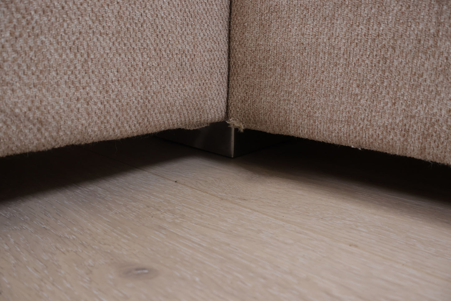 Nyrenset | Romslig beige sjeselongsofa