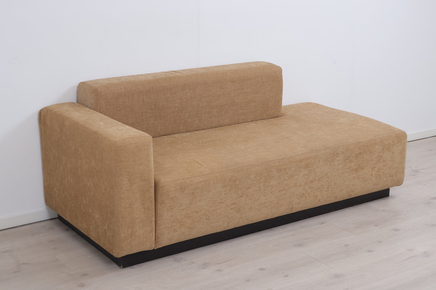 Nyrenset | Beige 2-seter sofa med åpen ende