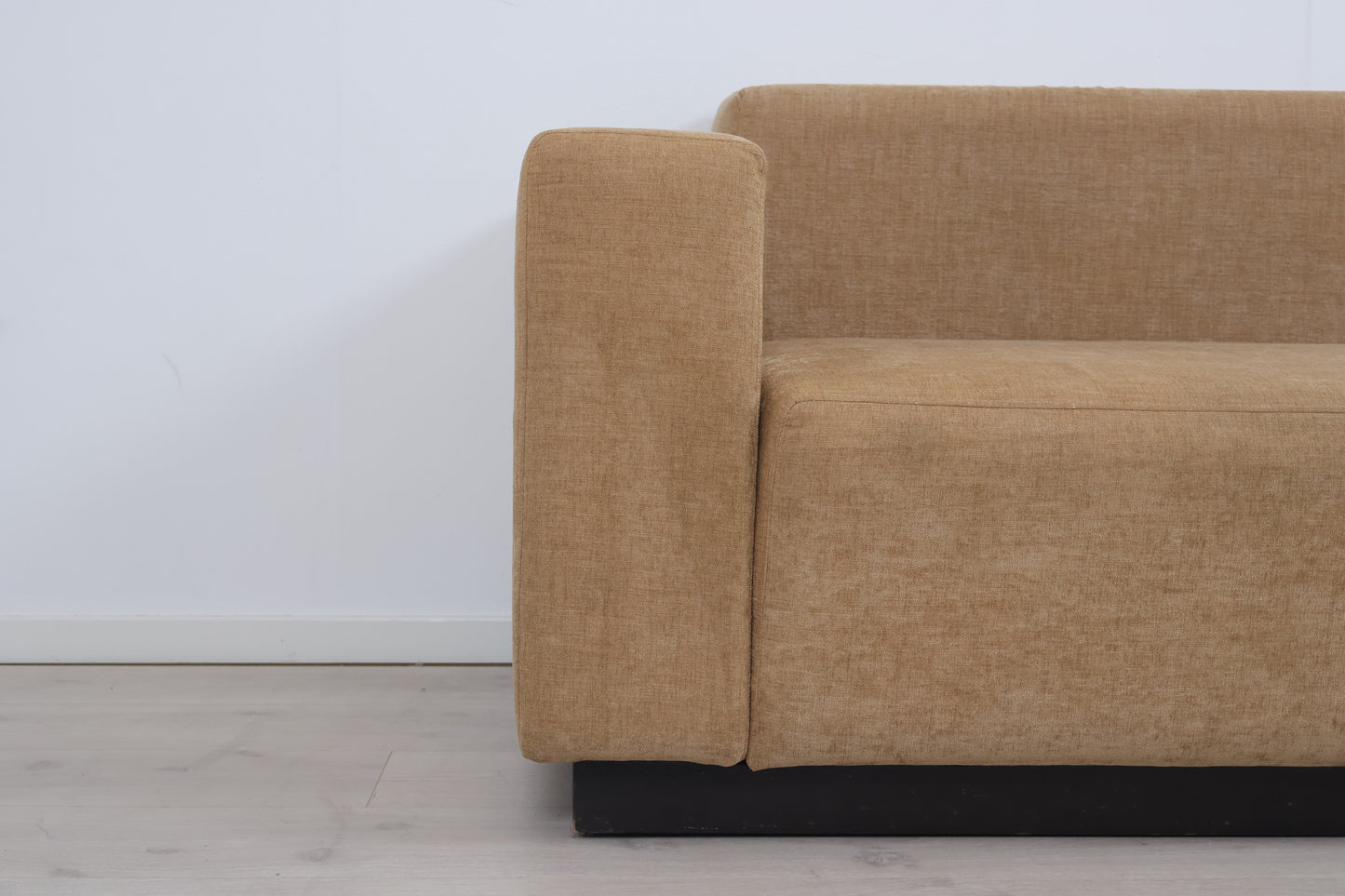 Nyrenset | Beige 2-seter sofa med åpen ende