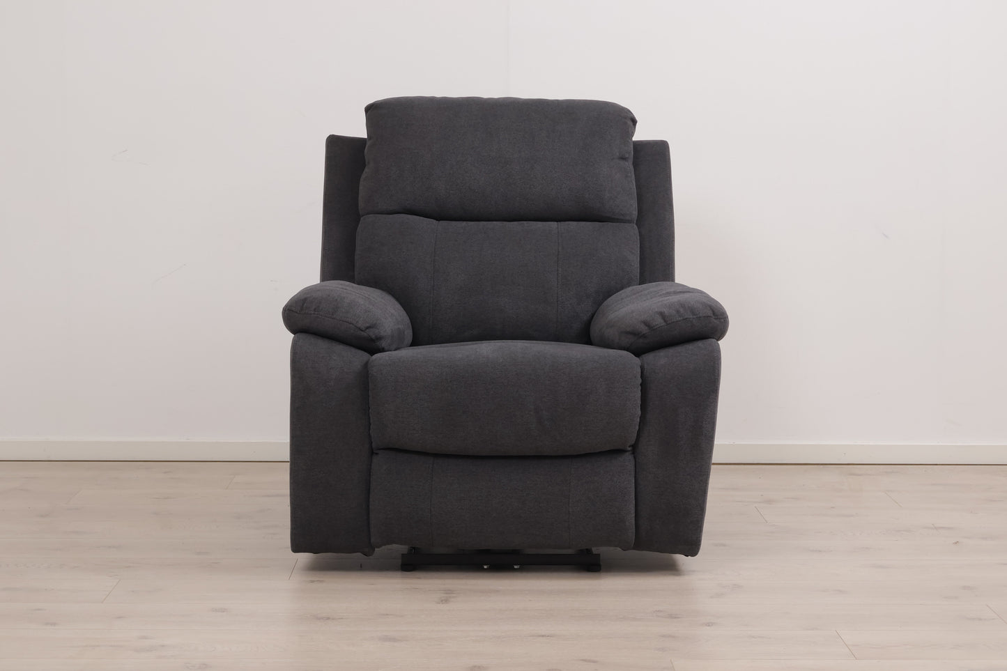 Som ny | Komfortabel mørk grå Mora elektrisk recliner