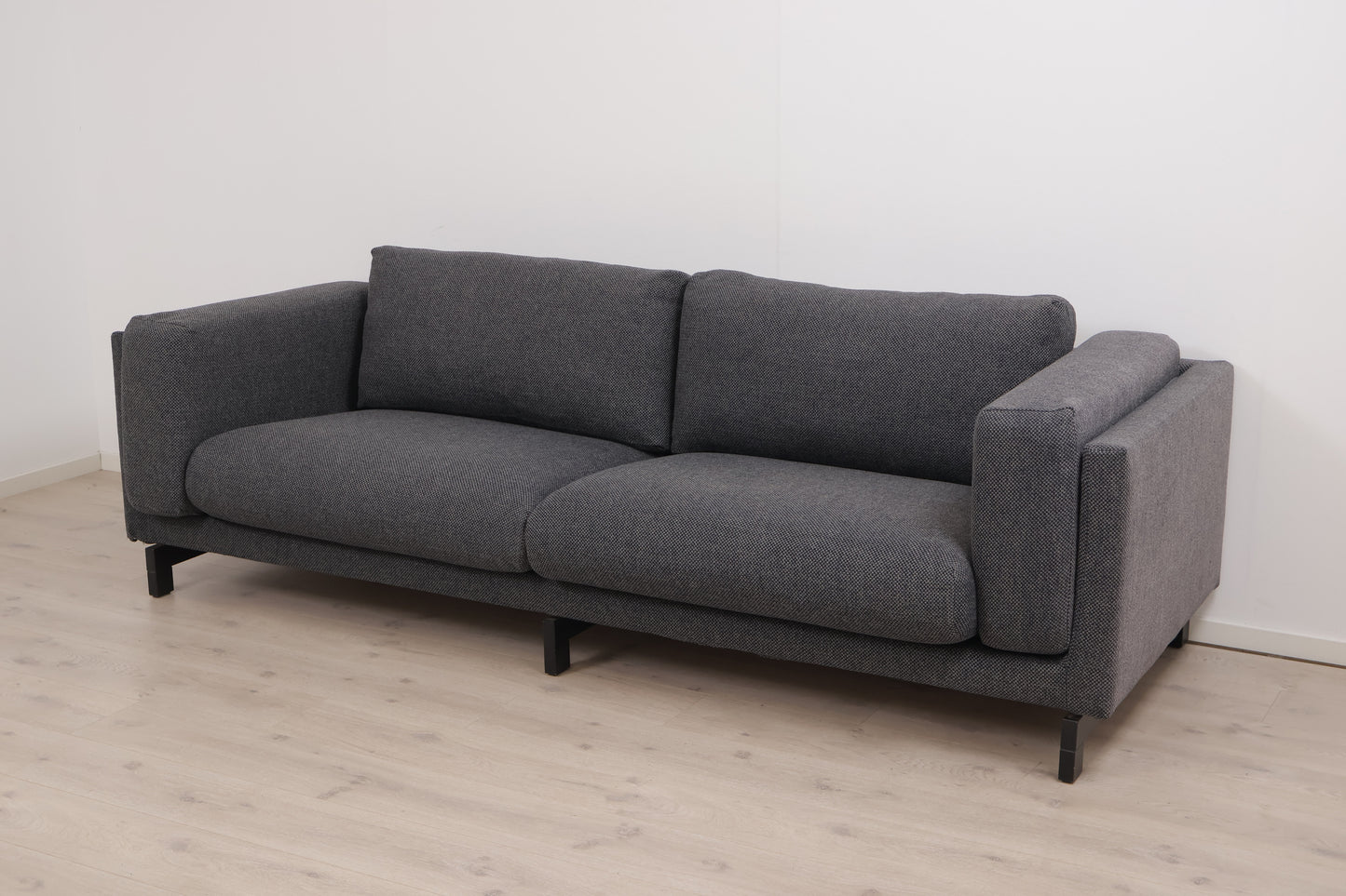 Nyrenset | Mørk grå IKEA Nockeby 3-seter sofa