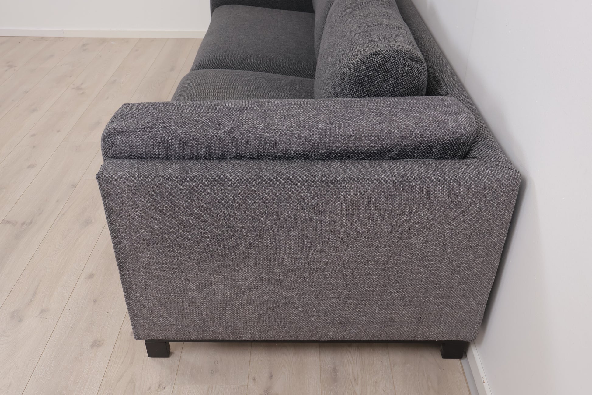 Nyrenset | Mørk grå IKEA Nockeby 3-seter sofa