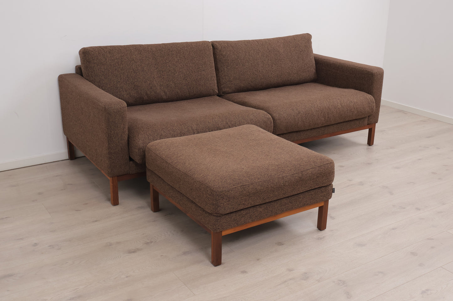 Nyrenset | Brun Bolia North 3-seter sofa med puff