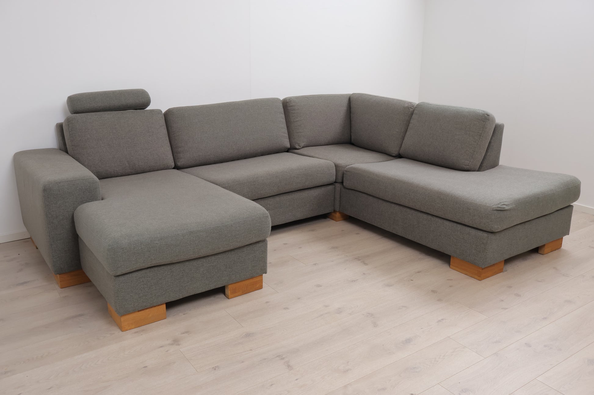 Nyrenset | Grå u-sofa med sjeselong
