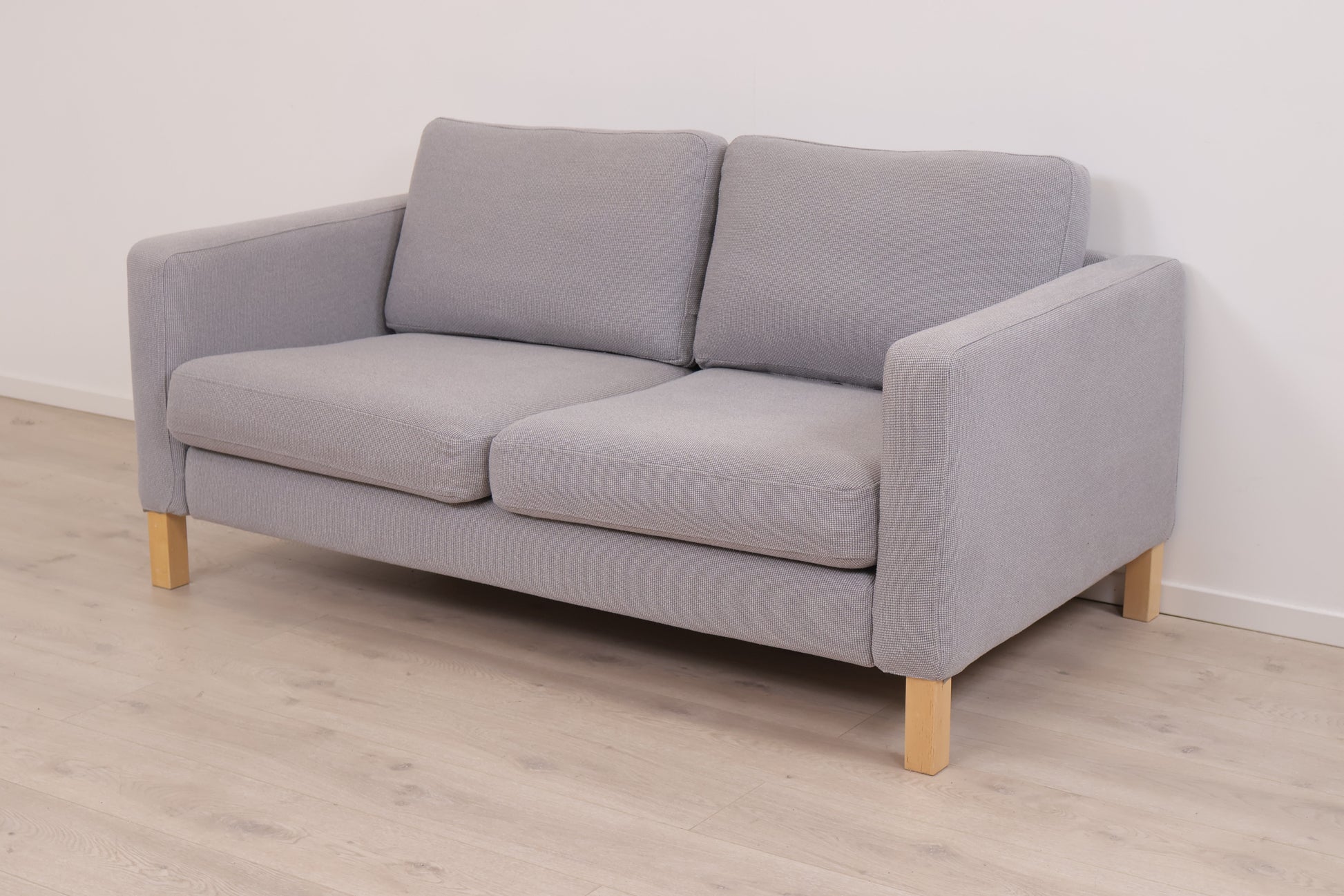 Nyrenset | Lys grå IKEA Karlstad 2-seter sofa