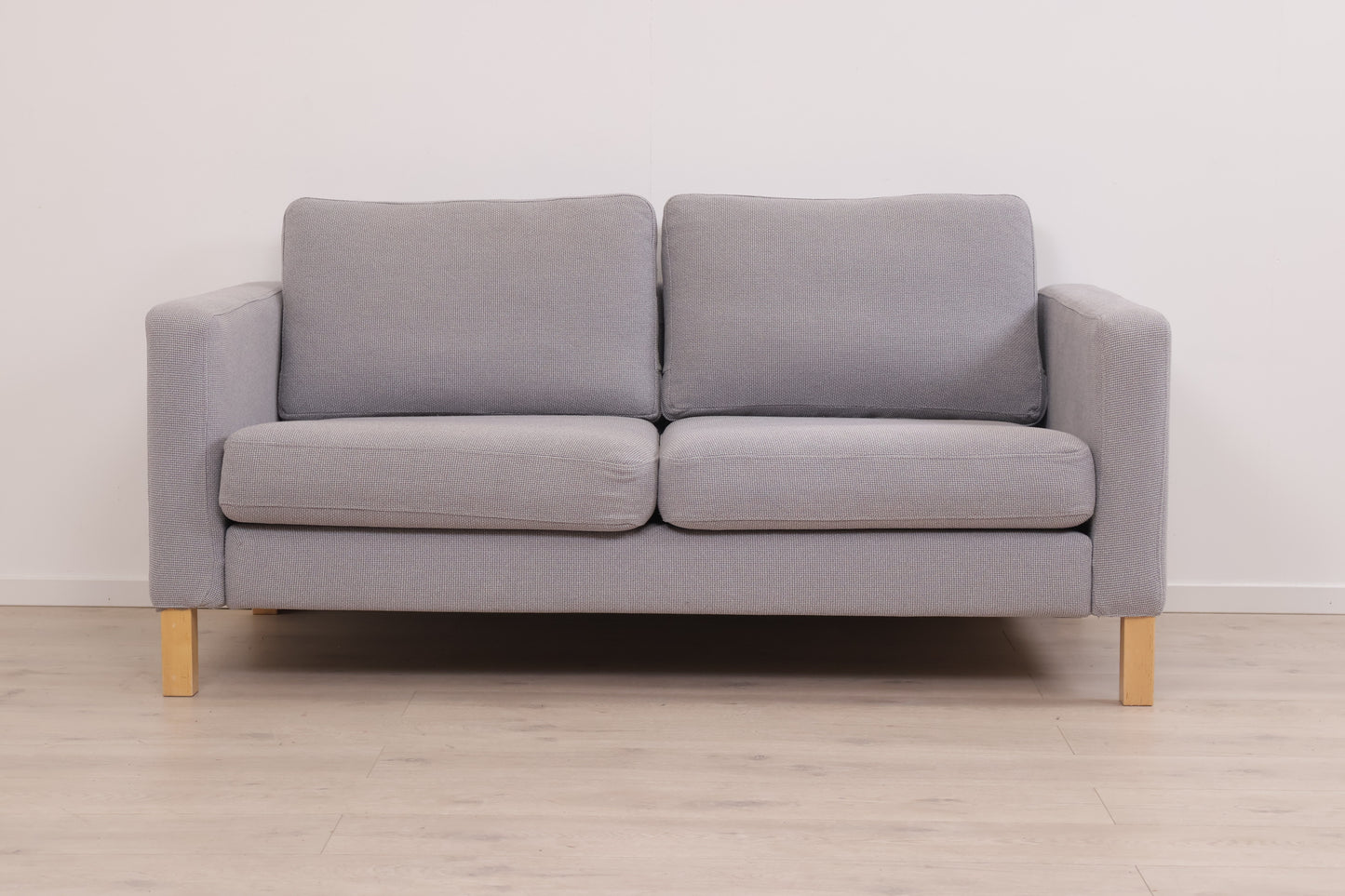 Nyrenset | Lys grå IKEA Karlstad 2-seter sofa