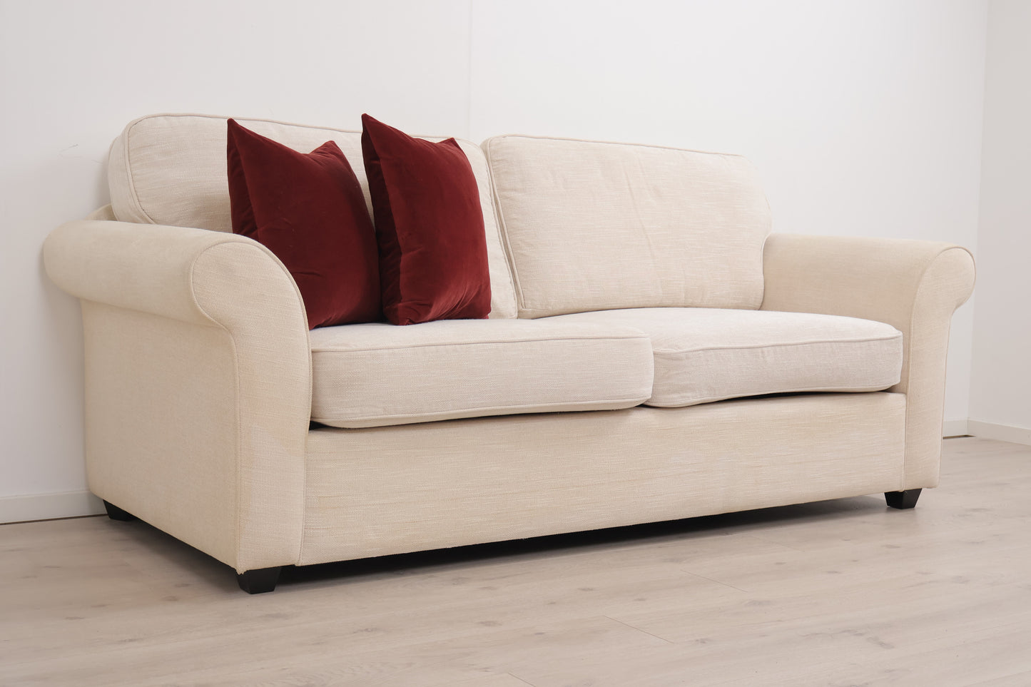 Nyrenset | Kremhvit 3-seter sofa