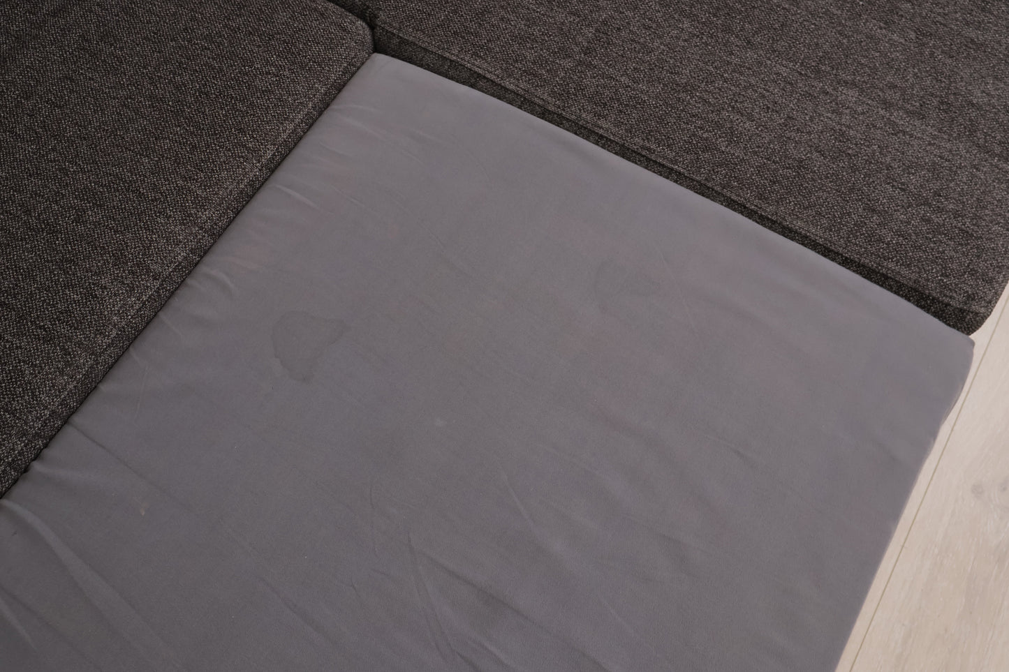 Nyrenset | Mørk grå/brun sovesofa med sjeselong og oppbevaring