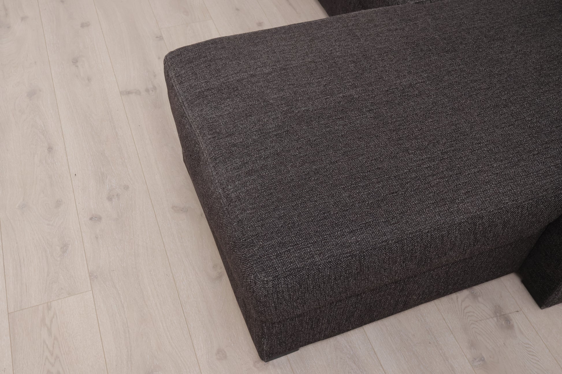 Nyrenset | Mørk grå/brun sovesofa med sjeselong og oppbevaring