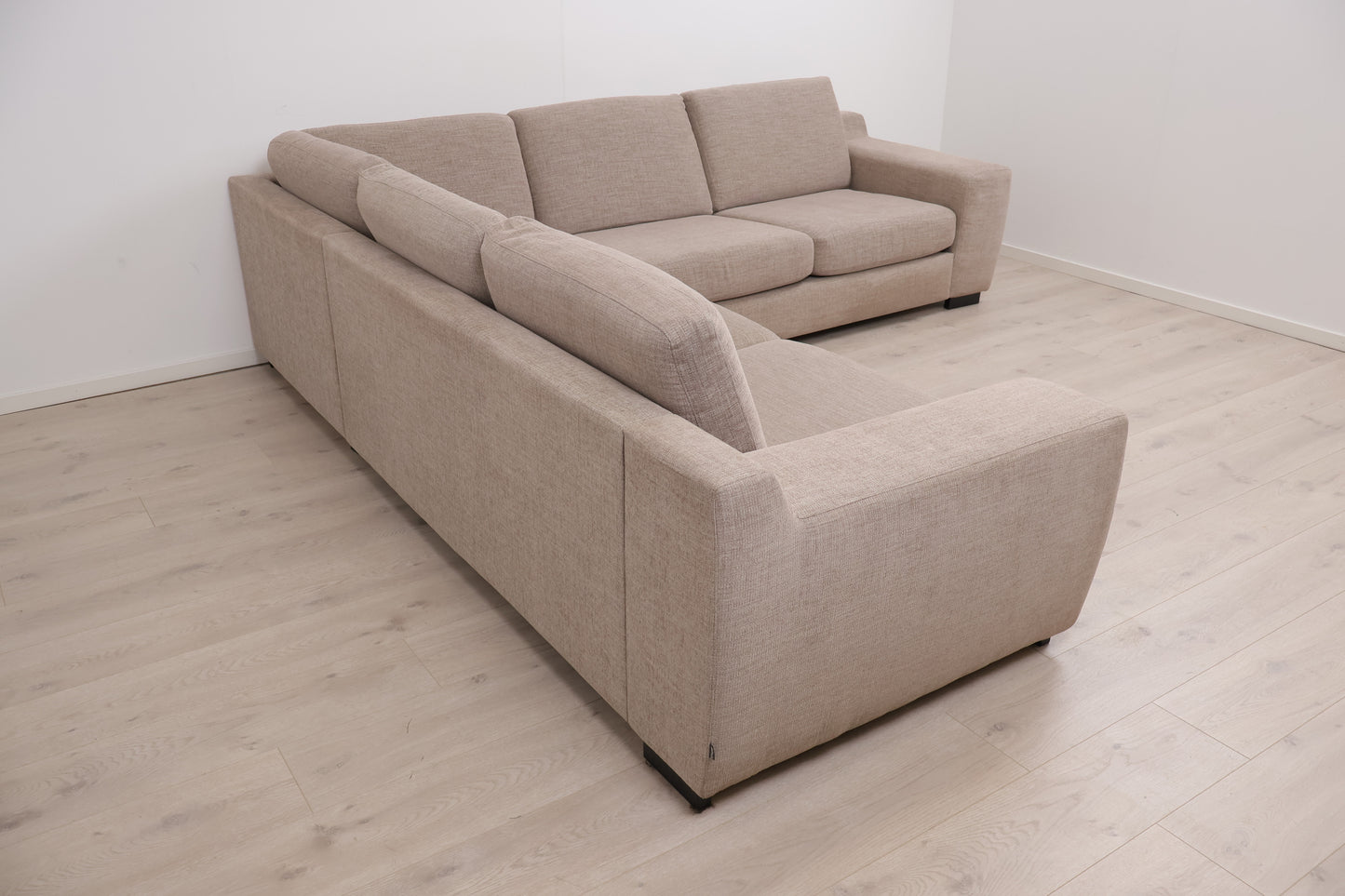 Nyrenset | Romslig beige Litsofa hjørnesofa