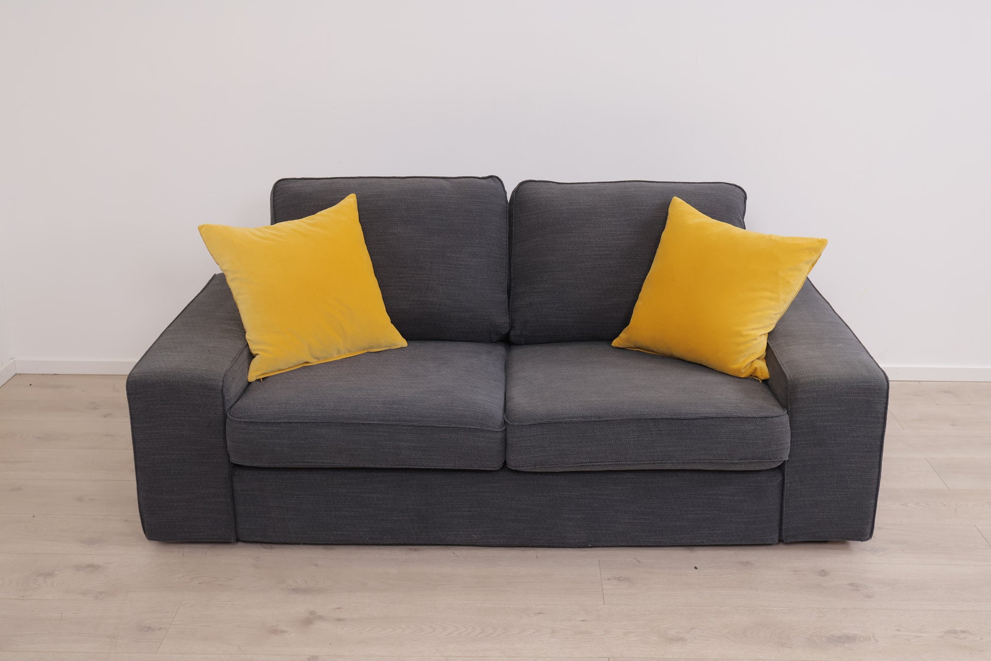 Nyrenset | Mørk grå IKEA Kivik 2-seter sofa