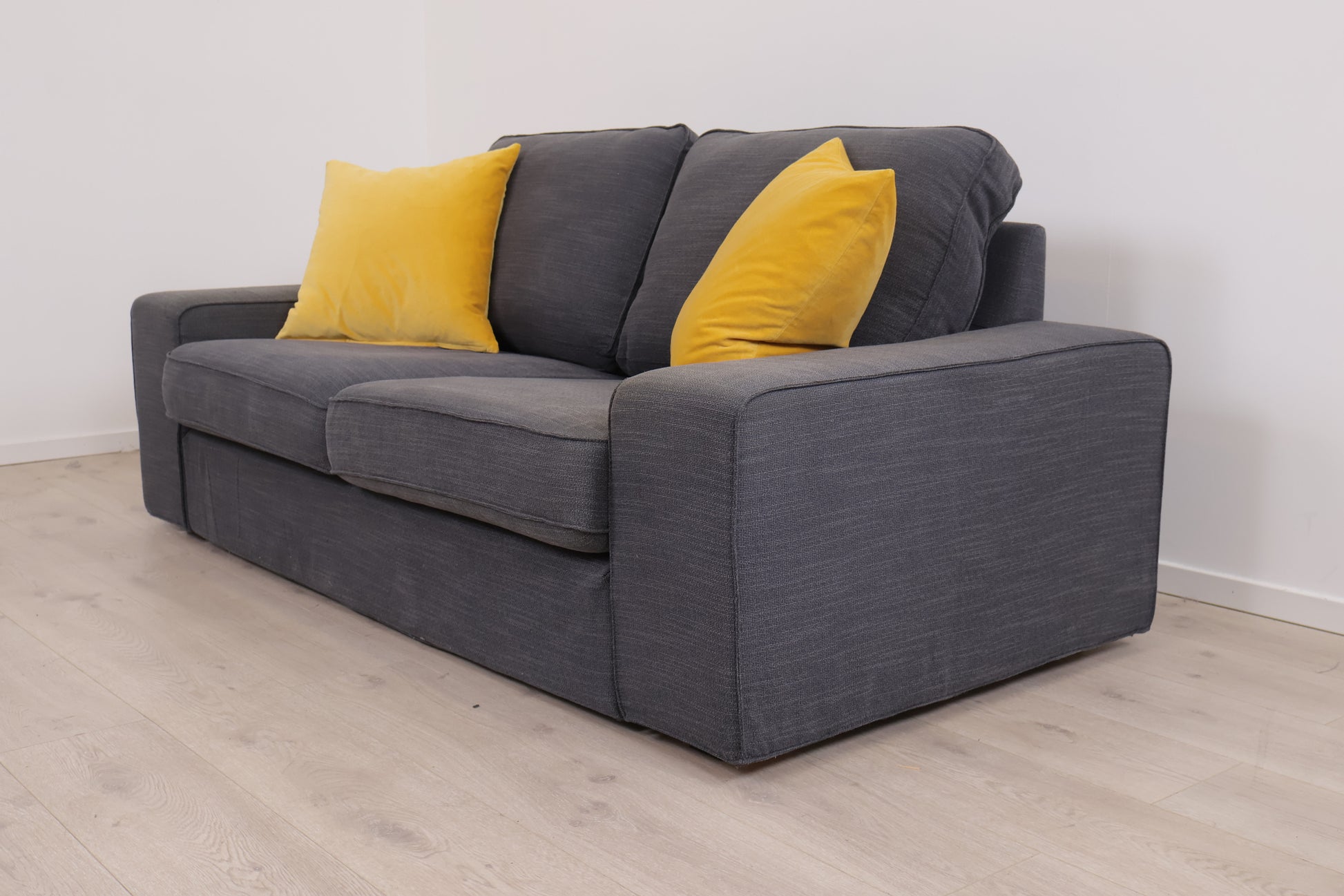 Nyrenset | Mørk grå IKEA Kivik 2-seter sofa