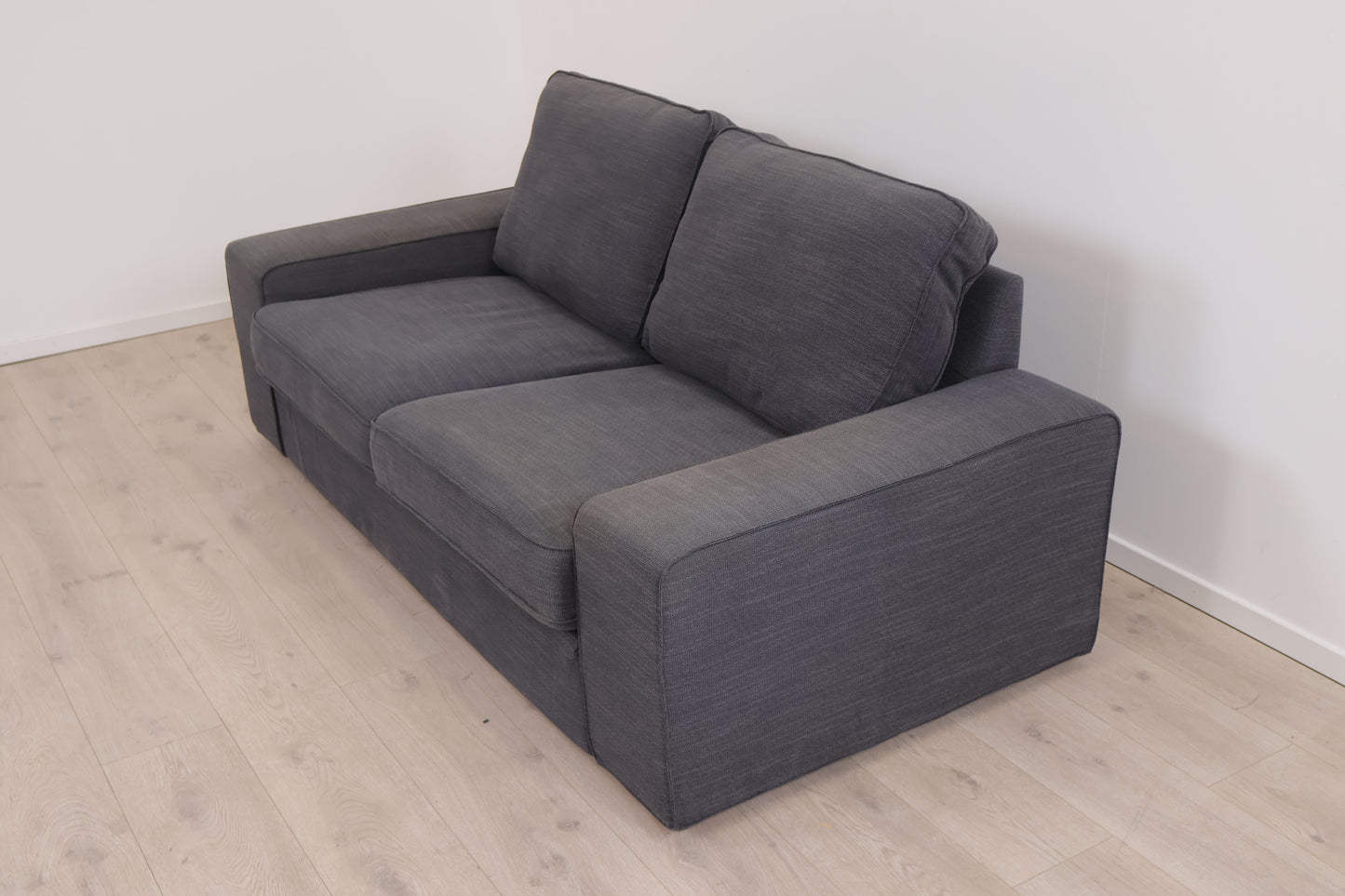 Nyrenset | Mørk grå IKEA Kivik 2-seter sofa