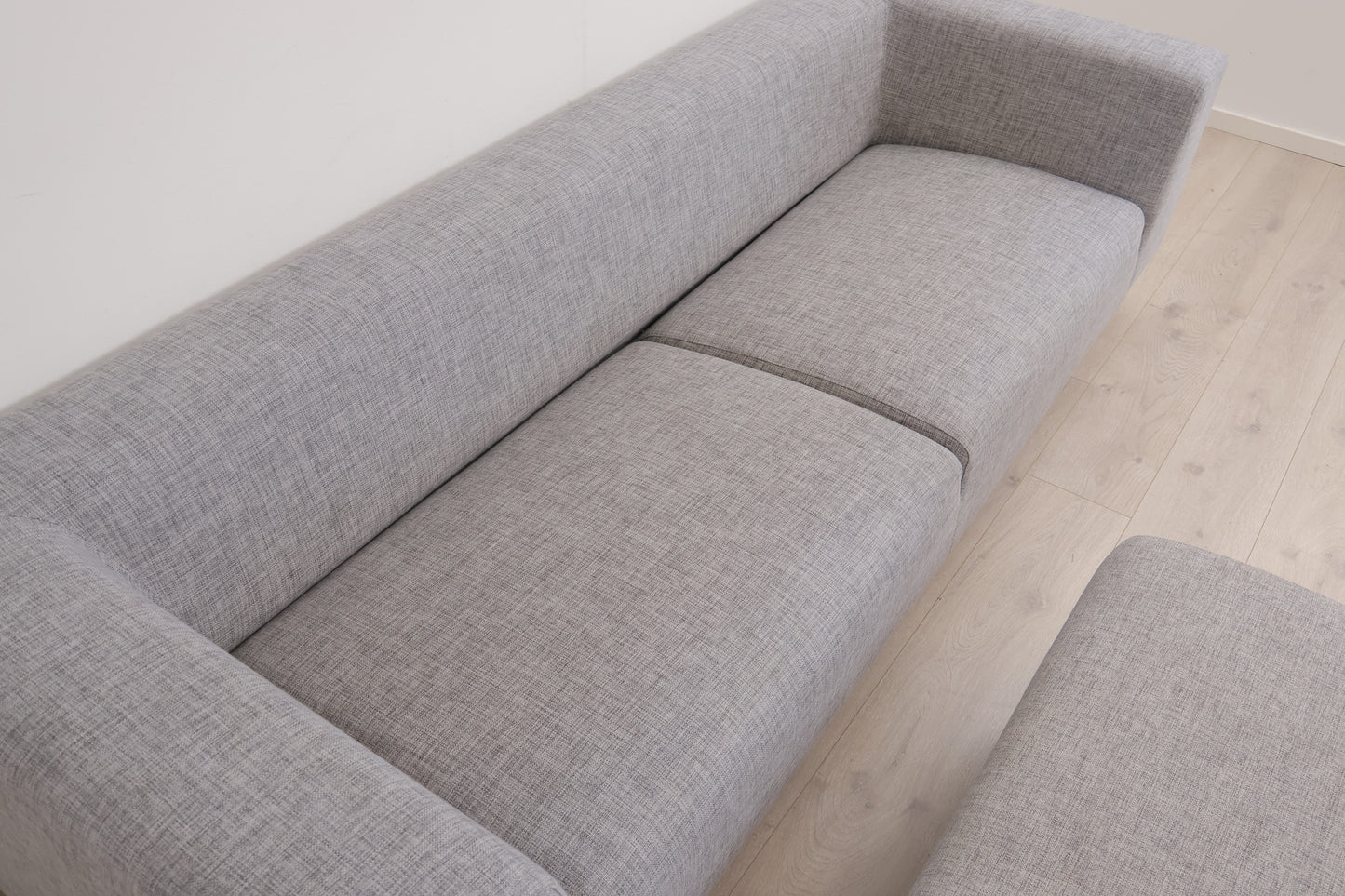 Nyrenset | Grå Bolia Less 3-seter sofa med puff