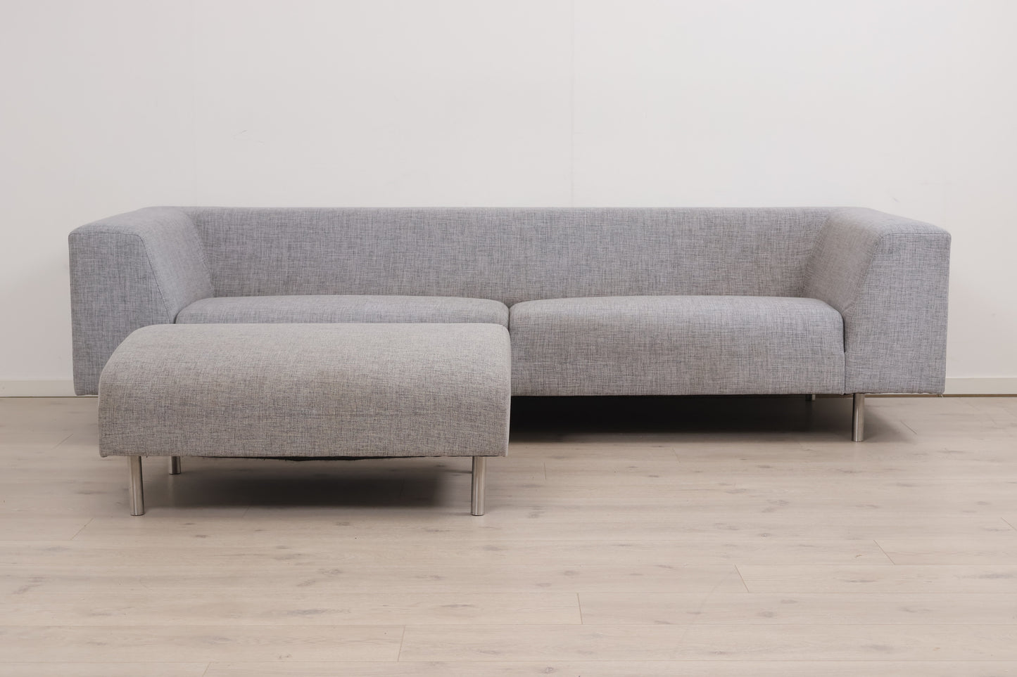 Nyrenset | Grå Bolia Less 3-seter sofa med puff