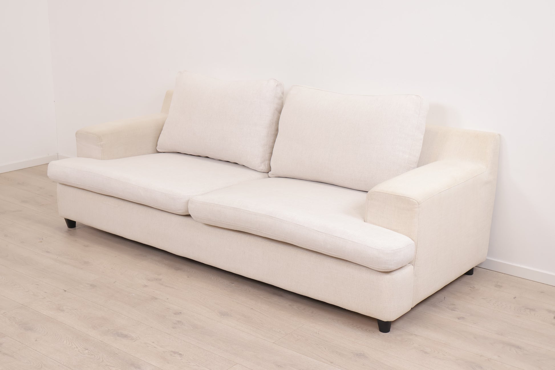 Nyrenset | Kremhvit 3-seter sofa fra Lindø