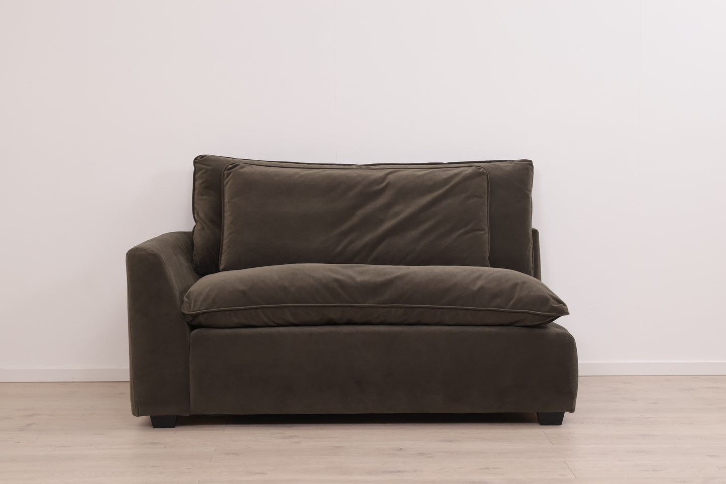 Ubrukt | Mørk grønn Arizona 1,5-seter sofa fra SixBondStreet