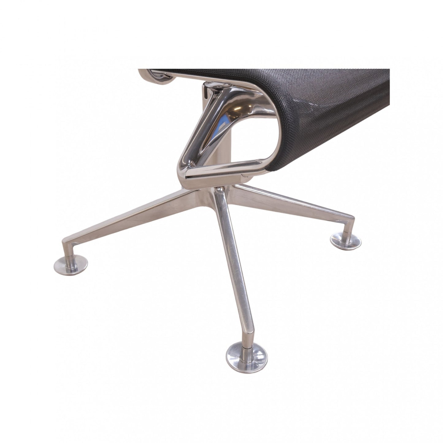 Alias Meetingframe stol i polert aluminium