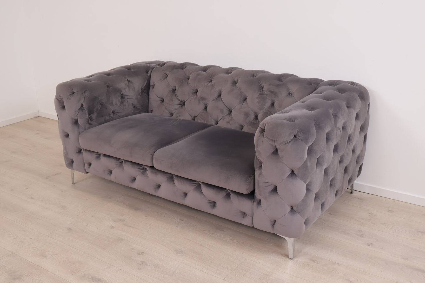Nyrenset | Grå Bella 2-seter sofa i velur