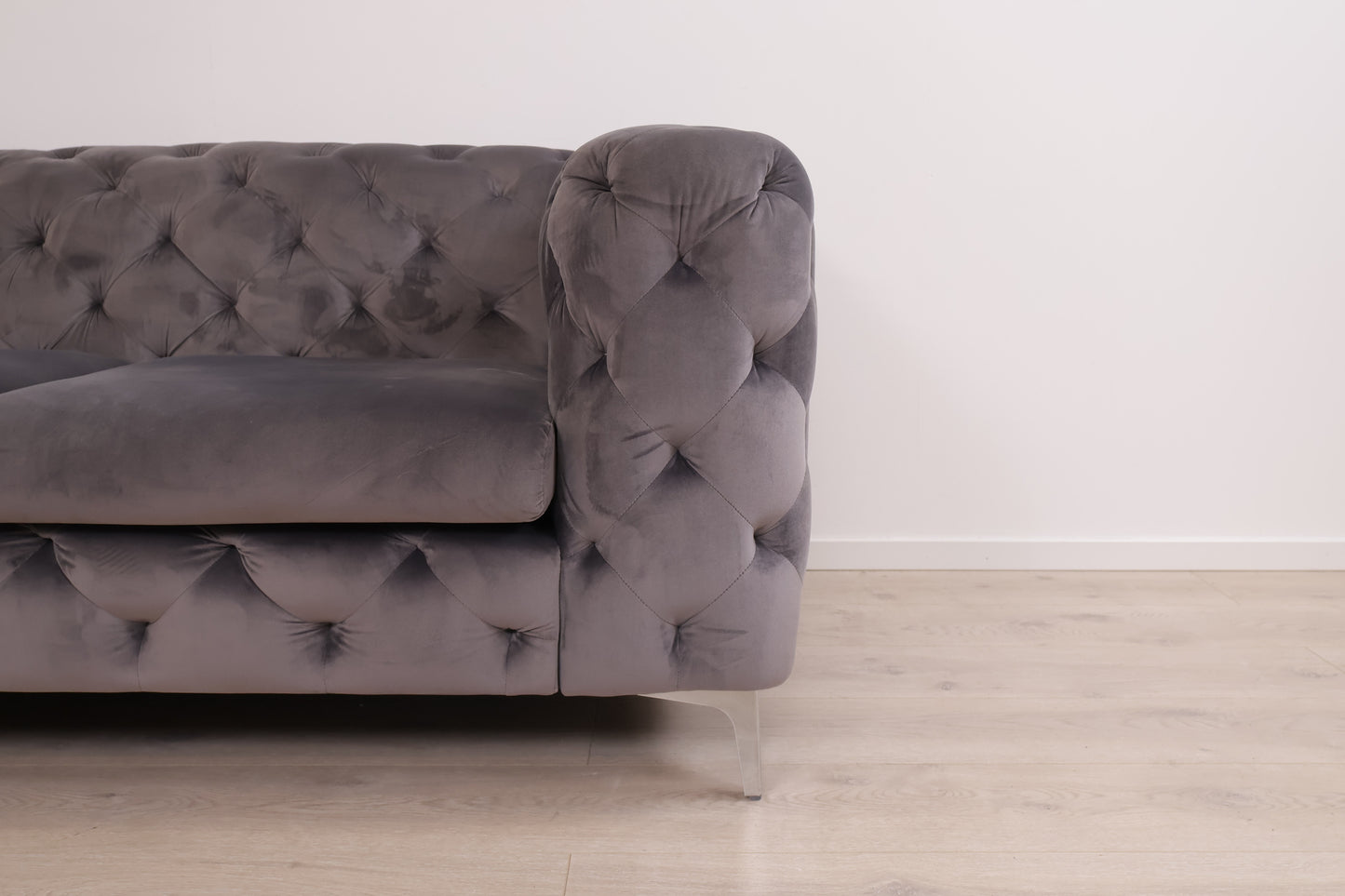 Nyrenset | Grå Bella 2-seter sofa i velur
