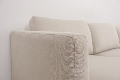 Nyrenset | Kremhvit Crosby sjeselongsofa fra SixBondStreet