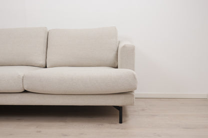 Nyrenset | Kremhvit Crosby sjeselongsofa fra SixBondStreet