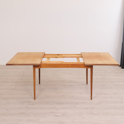 Teak spisebord med tilleggsplater