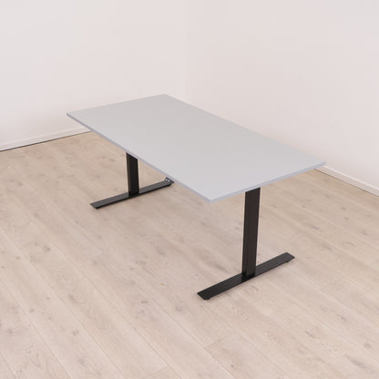 160x80 cm, elektrisk hev/senk skrivebord. Grå/sort