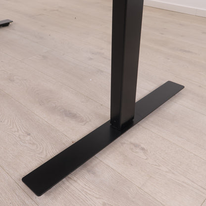 160x80 cm, elektrisk hev/senk skrivebord. Grå/sort