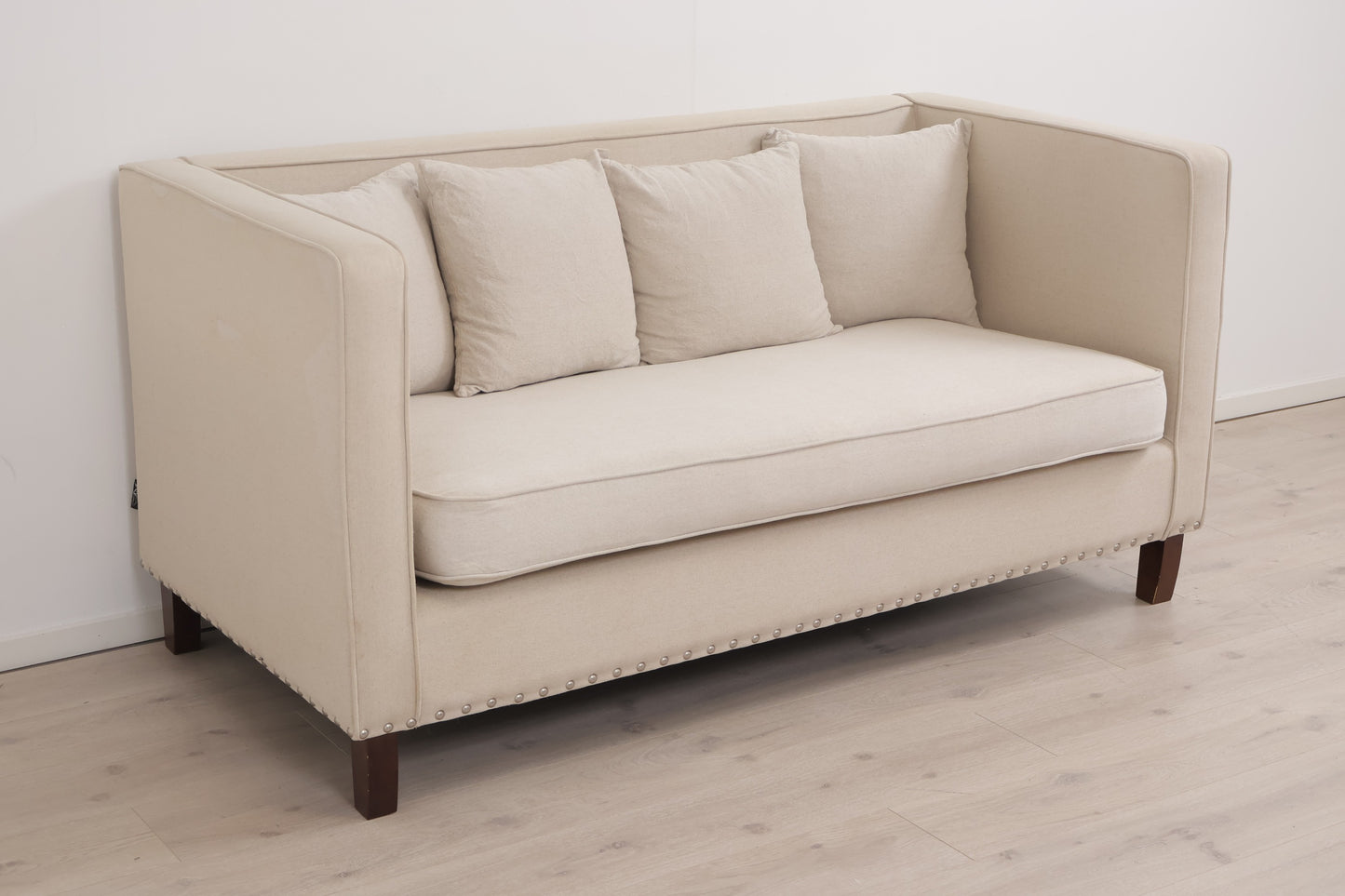 Nyrenset | Kremhvit 2-seter sofa