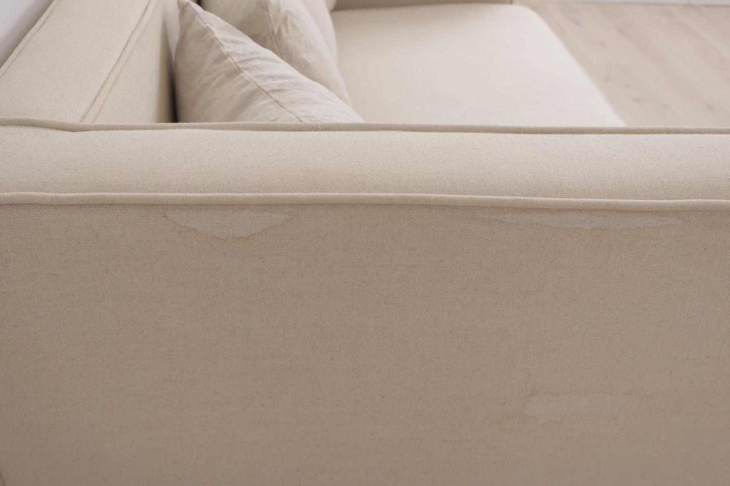 Nyrenset | Kremhvit 2-seter sofa