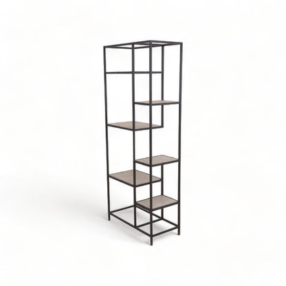 Elegant og moderne hylle med justerbare hylleseksjoner