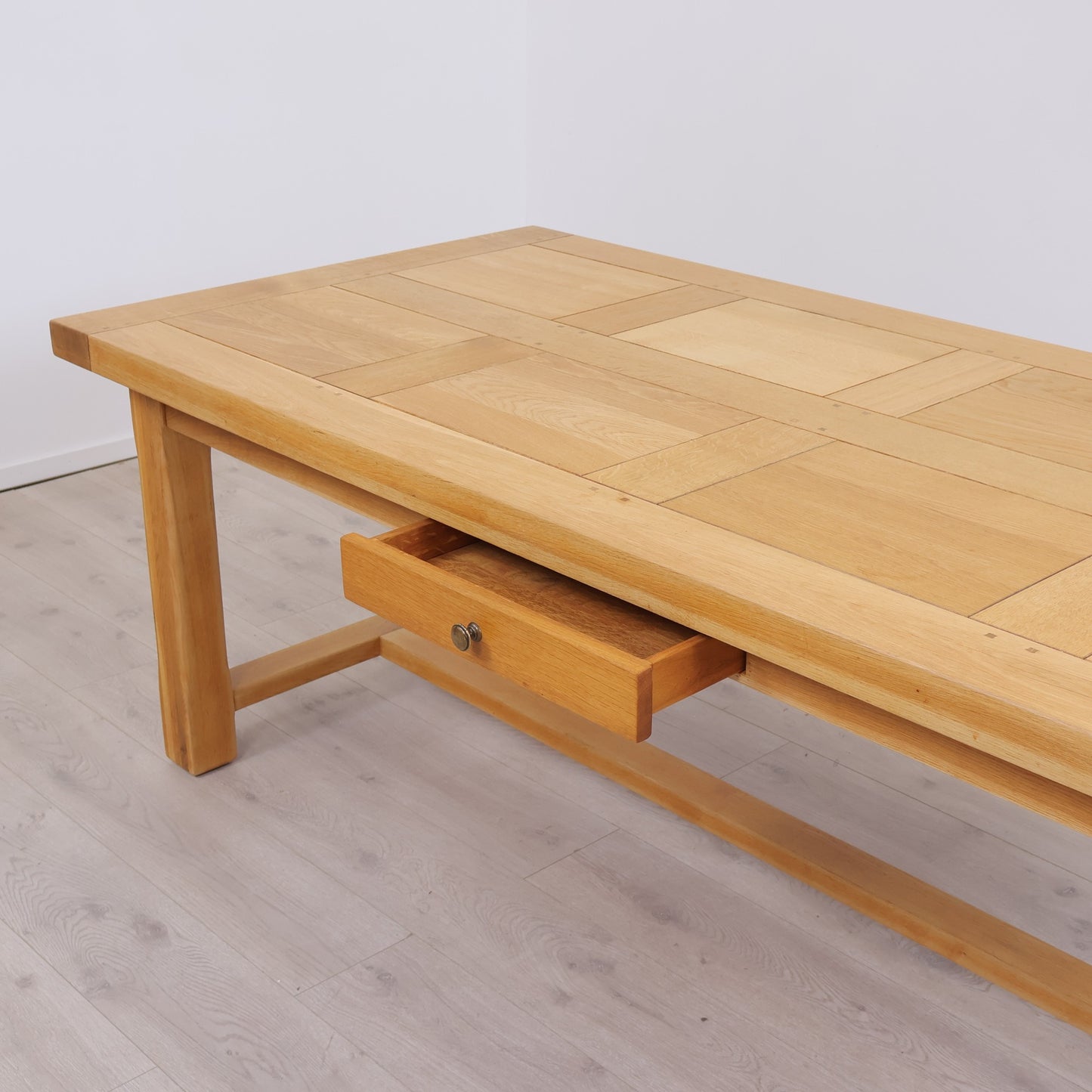 220/320x108 cm, Romslig og solid spisebord med tilleggsplater