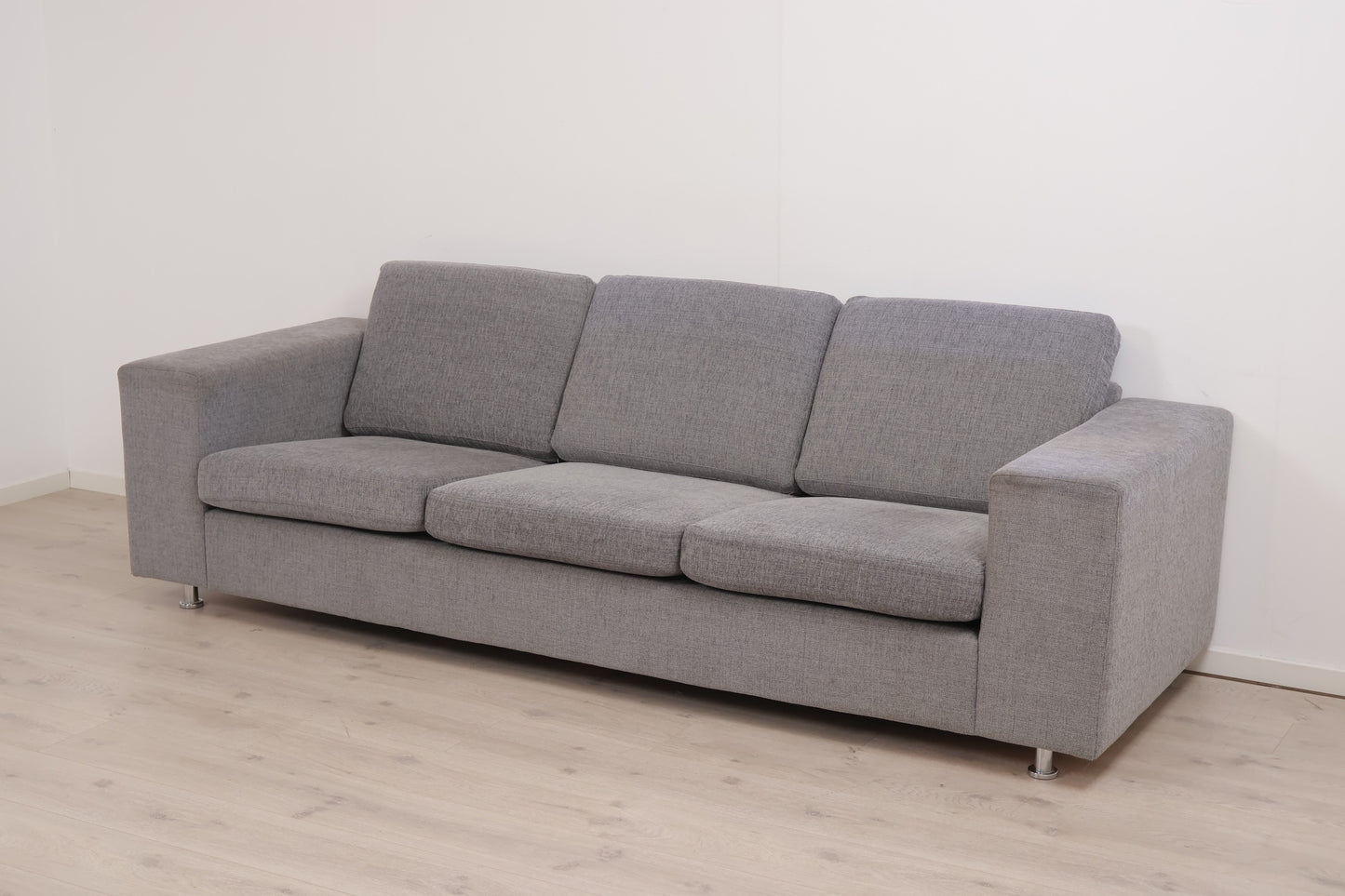 Nyrenset | Grå 3-seter sofa