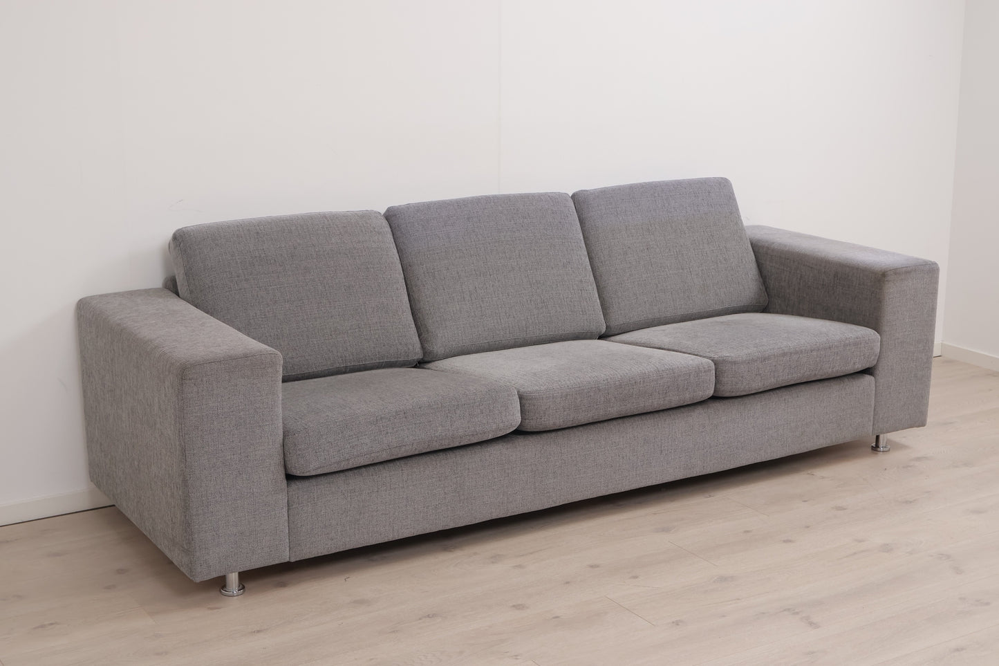 Nyrenset | Grå 3-seter sofa