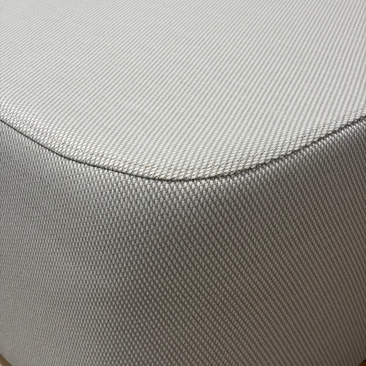 Vienna loungesofa for uterom fra Kid i beige, innebygd sidebord i tre