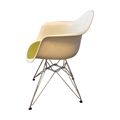 DAR møtestol fra Vitra, hvit