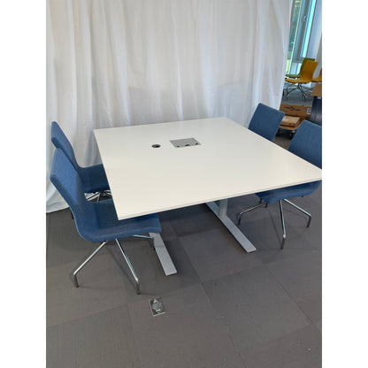 Kinnarps Oberon møtebord, hvit, 140x130 cm
