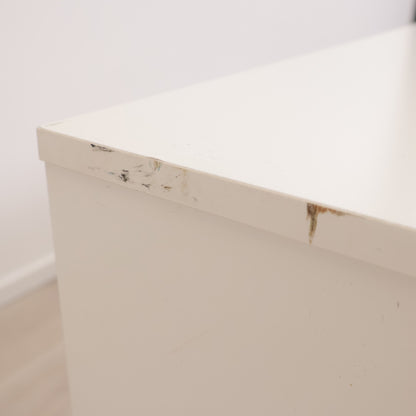 Hvit skjenk, 70x205x42 cm