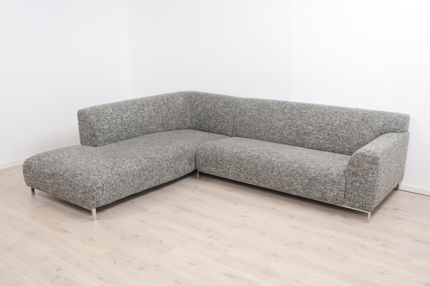 Nyrenset | Grå/beige hjørnesofa med åpen ende