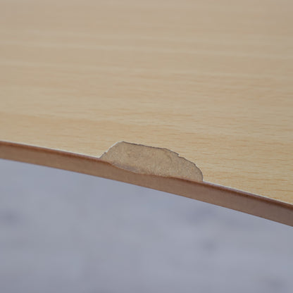 180x90 cm, elektrisk hev/senk skrivebord med magebue og kabelluke