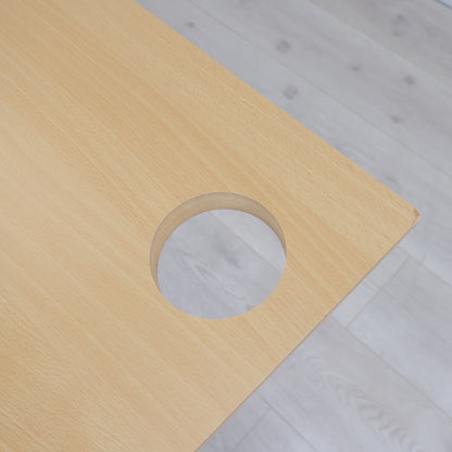 180x90 cm, elektrisk hev/senk skrivebord med magebue og kabelluke