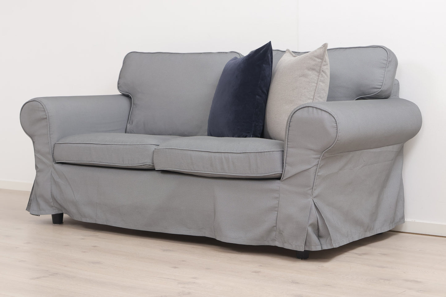 Nyrenset | Grå IKEA Ektorp 2-seter sofa