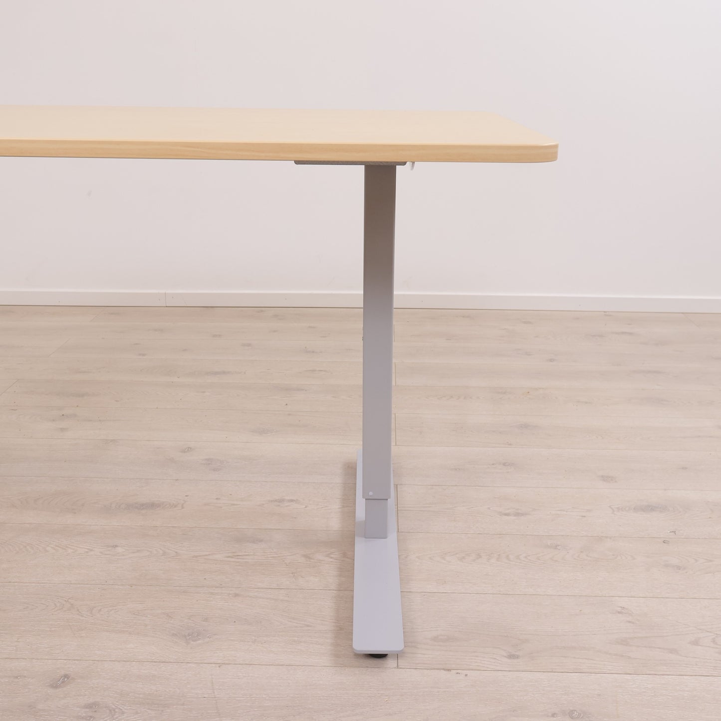 140x80 cm, manuelt hev/senk skrivebord
