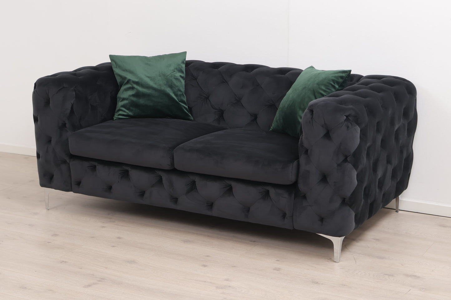 Nyrenset | Sort Bella 2-seter sofa i velur