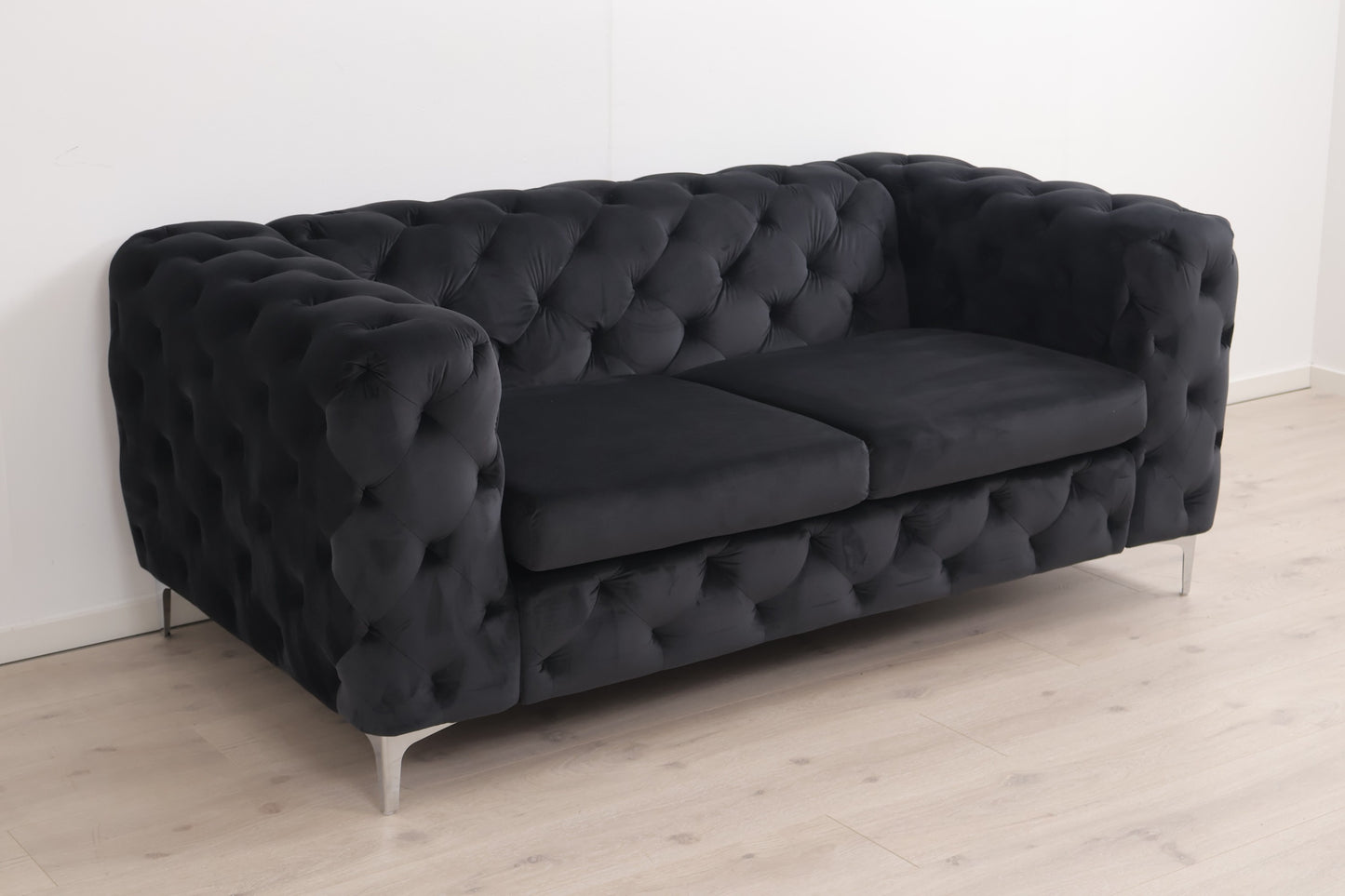 Nyrenset | Sort Bella 2-seter sofa i velur